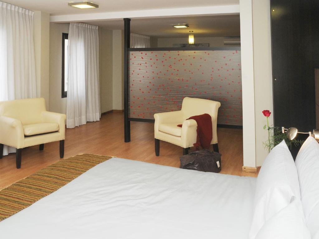 Del Bono Suites Art Hotel San Juan Room photo
